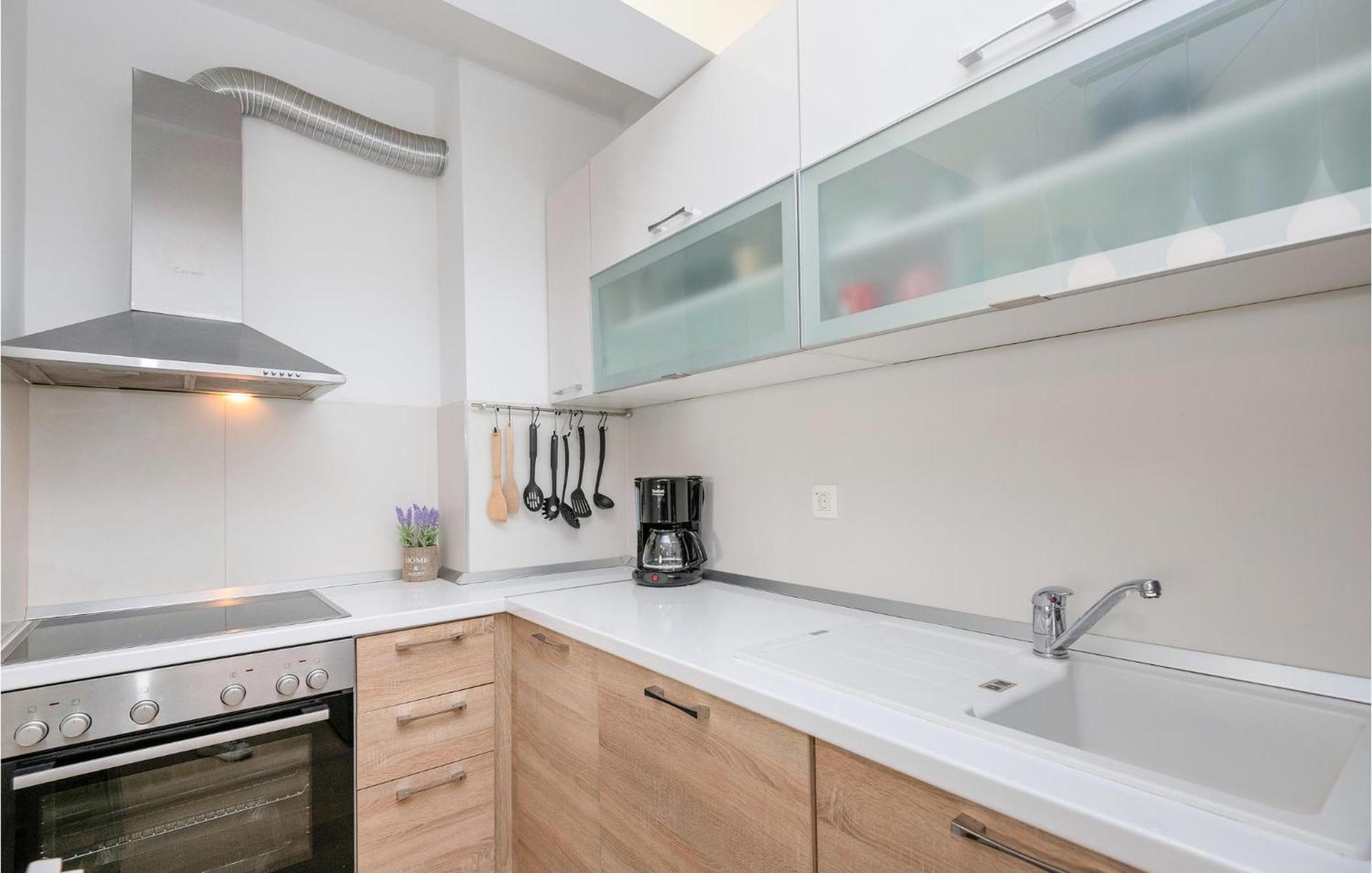 1 Bedroom Beautiful Apartment In Baška Voda Εξωτερικό φωτογραφία