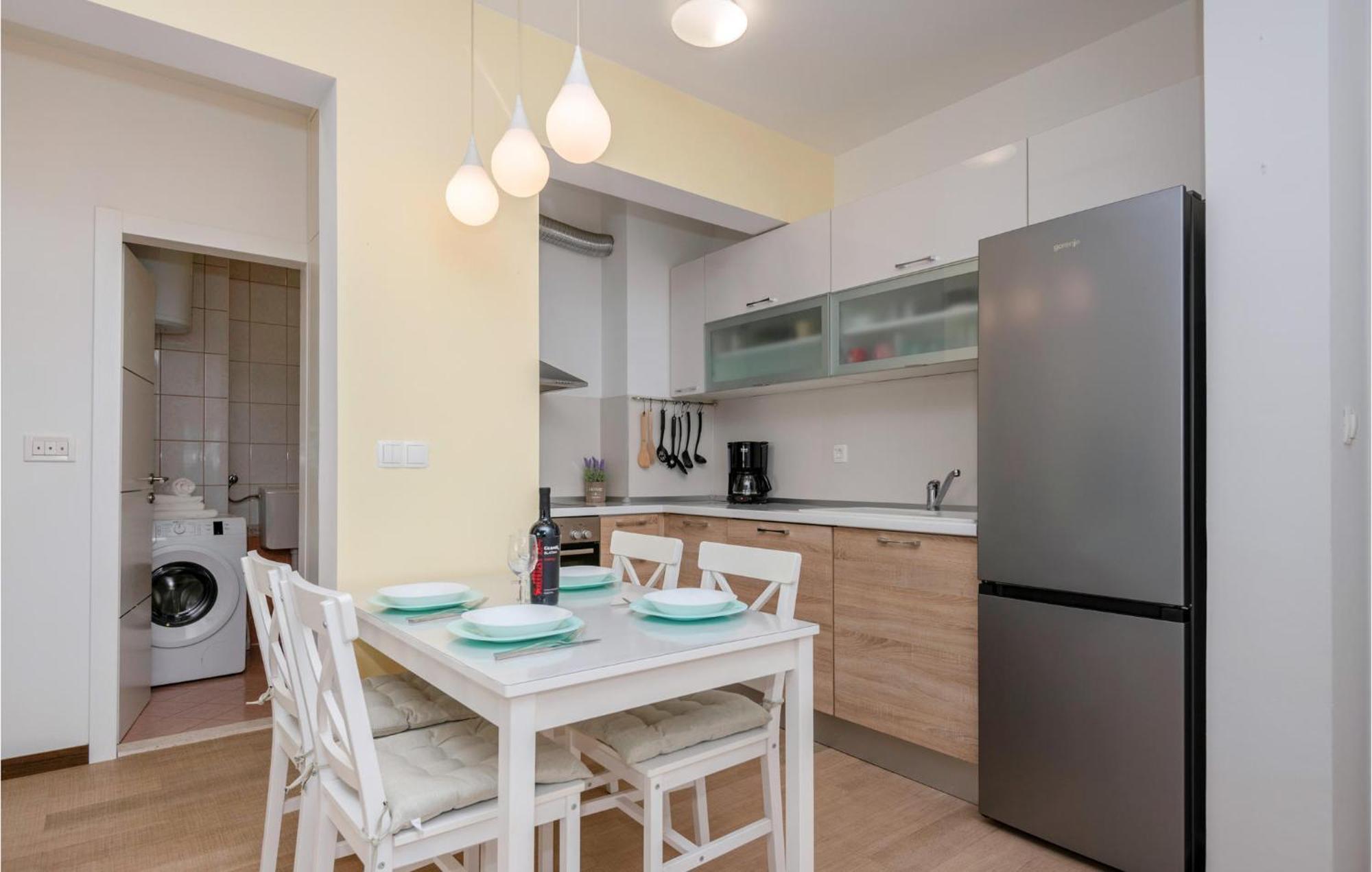 1 Bedroom Beautiful Apartment In Baška Voda Εξωτερικό φωτογραφία