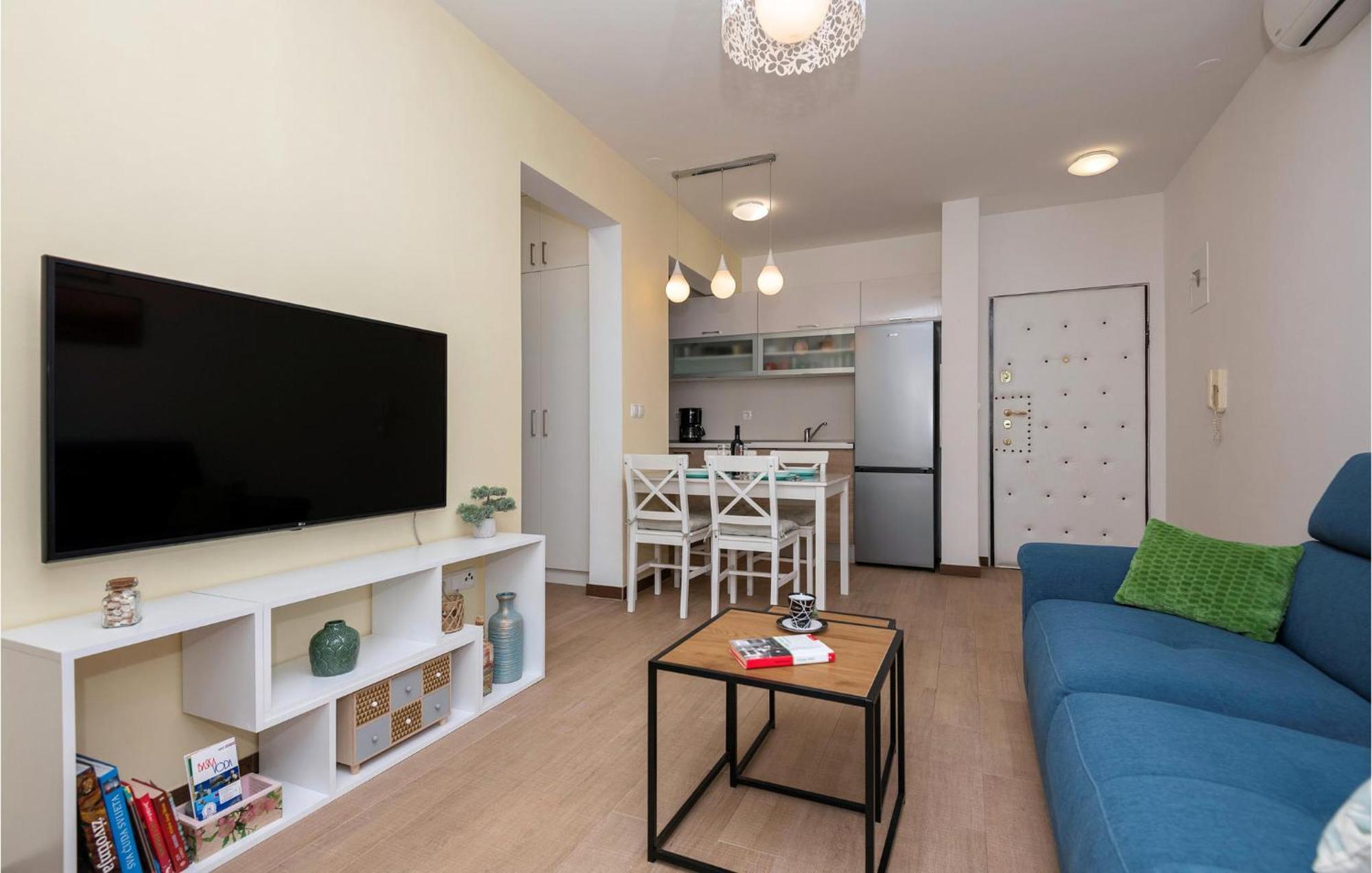 1 Bedroom Beautiful Apartment In Baška Voda Εξωτερικό φωτογραφία