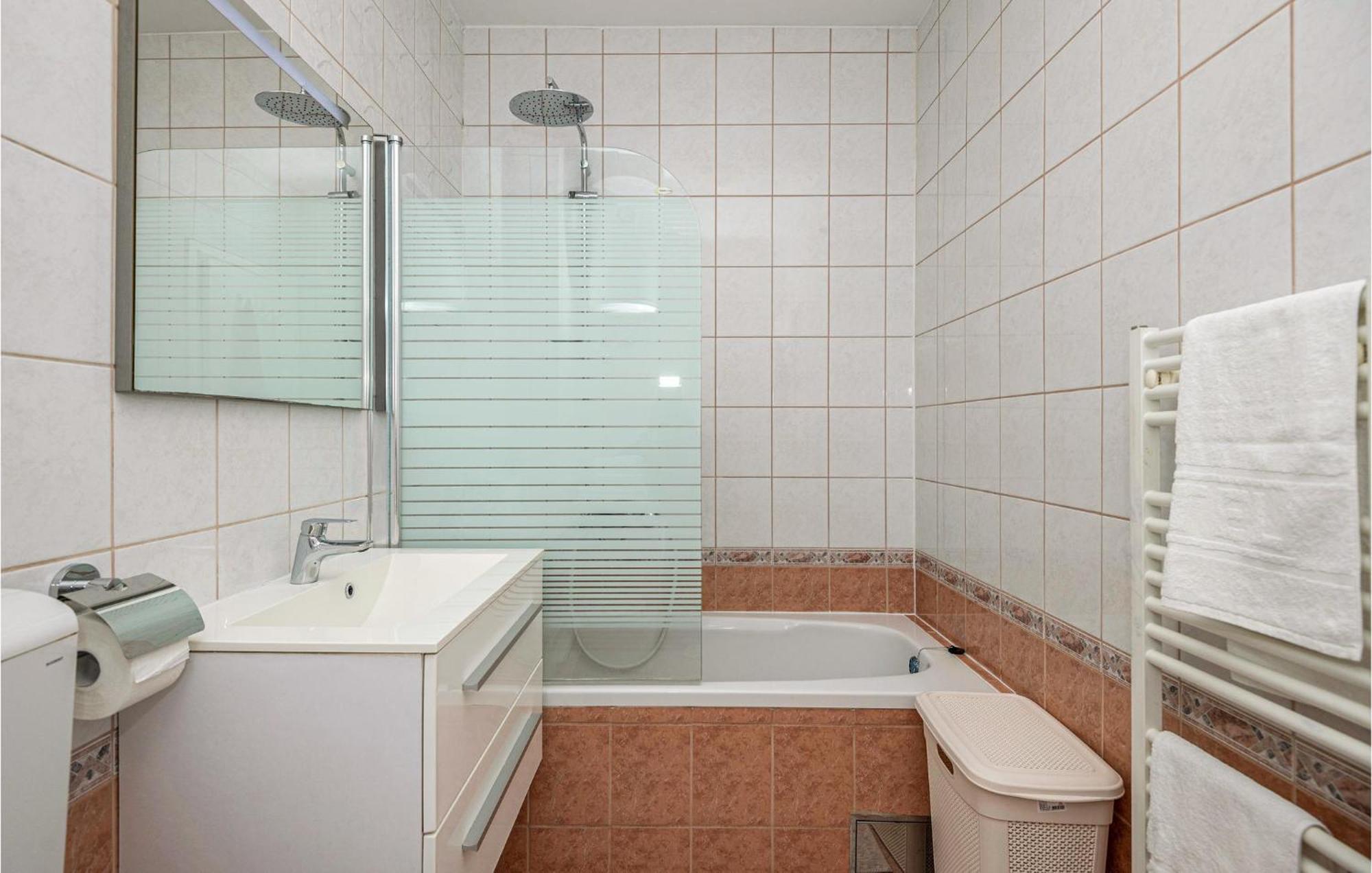 1 Bedroom Beautiful Apartment In Baška Voda Εξωτερικό φωτογραφία