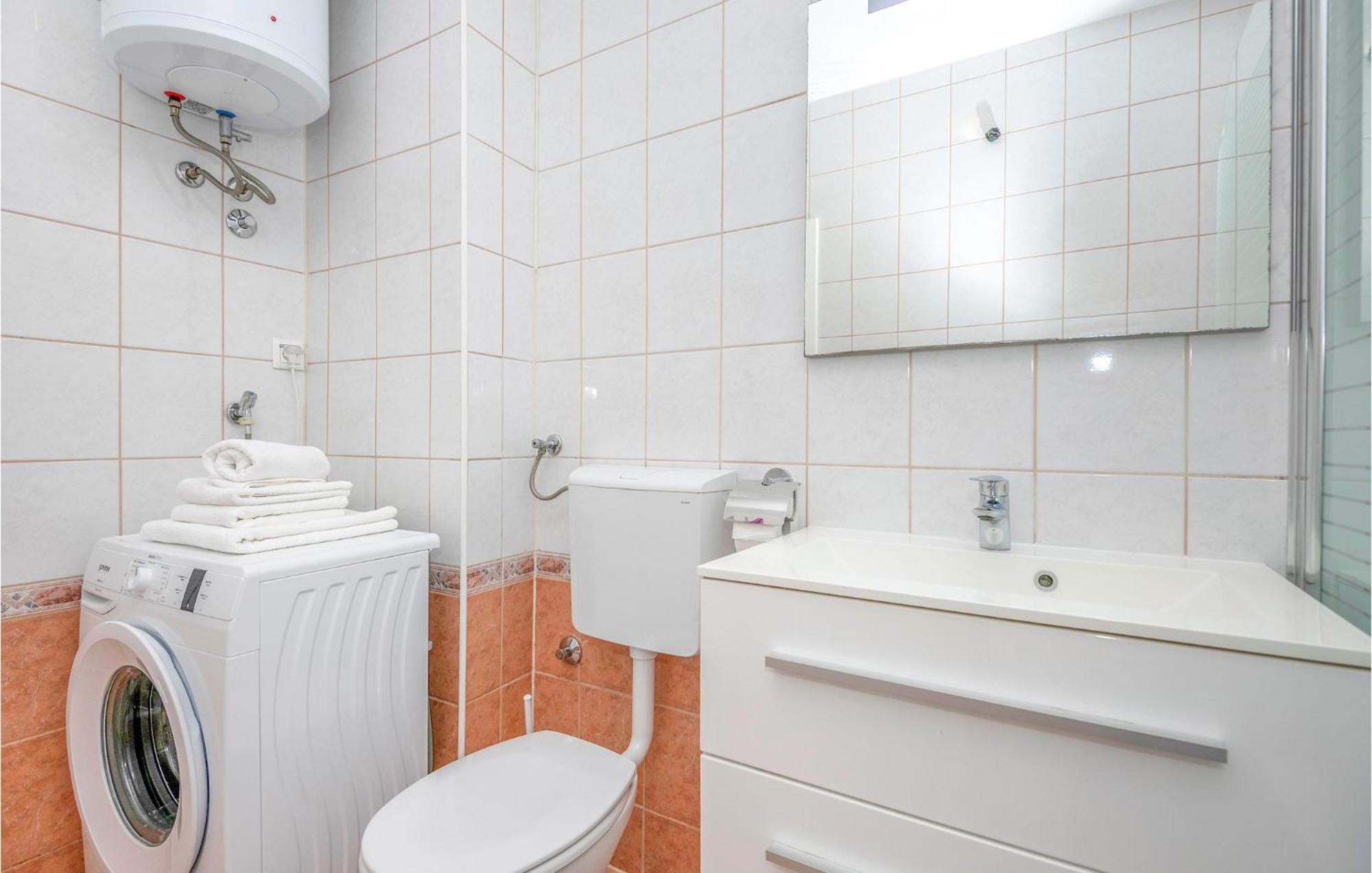 1 Bedroom Beautiful Apartment In Baška Voda Εξωτερικό φωτογραφία